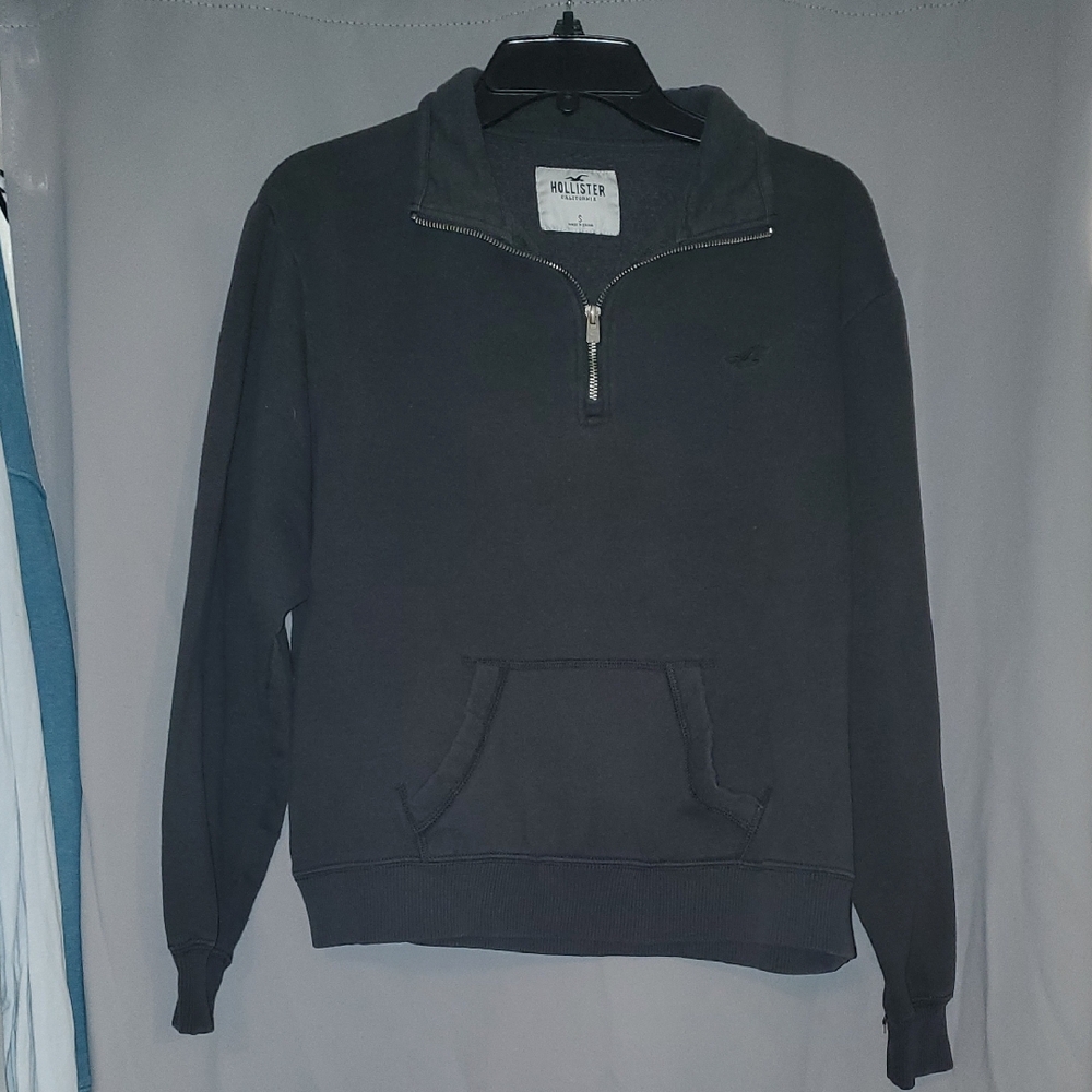 Hollister Black Zip Up Sweater Gently Used, Good Condition